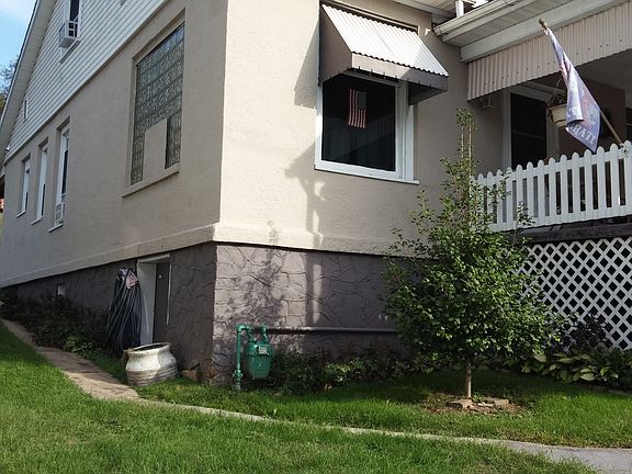 3rd image of 1207 N Pike St