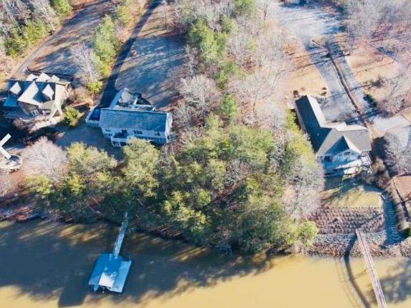 2nd image of 64 Runaway Bay Rd