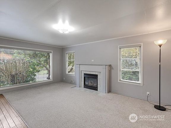 3rd image of 808 O'Farrell Avenue SE