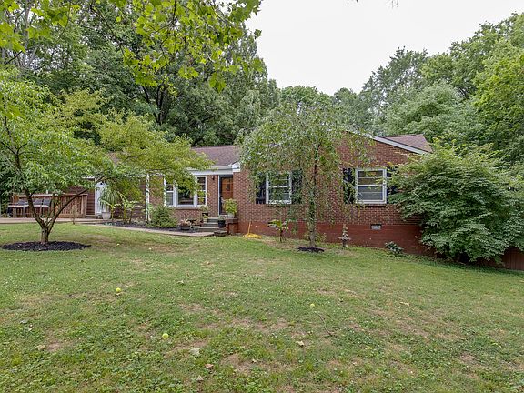 3rd image of 640 Vinson Dr
