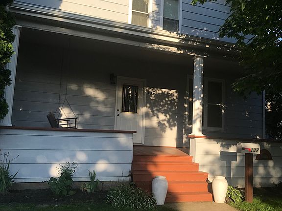 2nd image of 137 N Park St