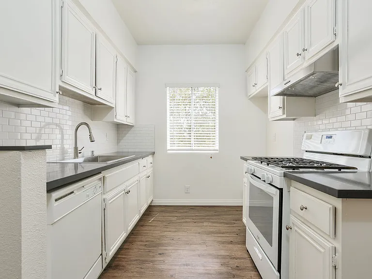 5709 Kester Ave #7 — Photo 6