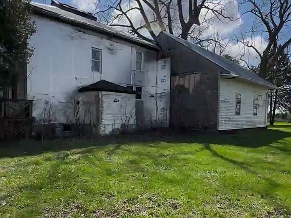 4th image of 6636 S Center Rd