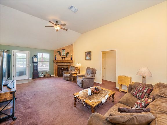 5th image of 300 Meadowside Dr