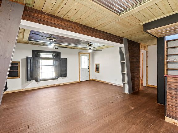 3rd image of 808 N Main St
