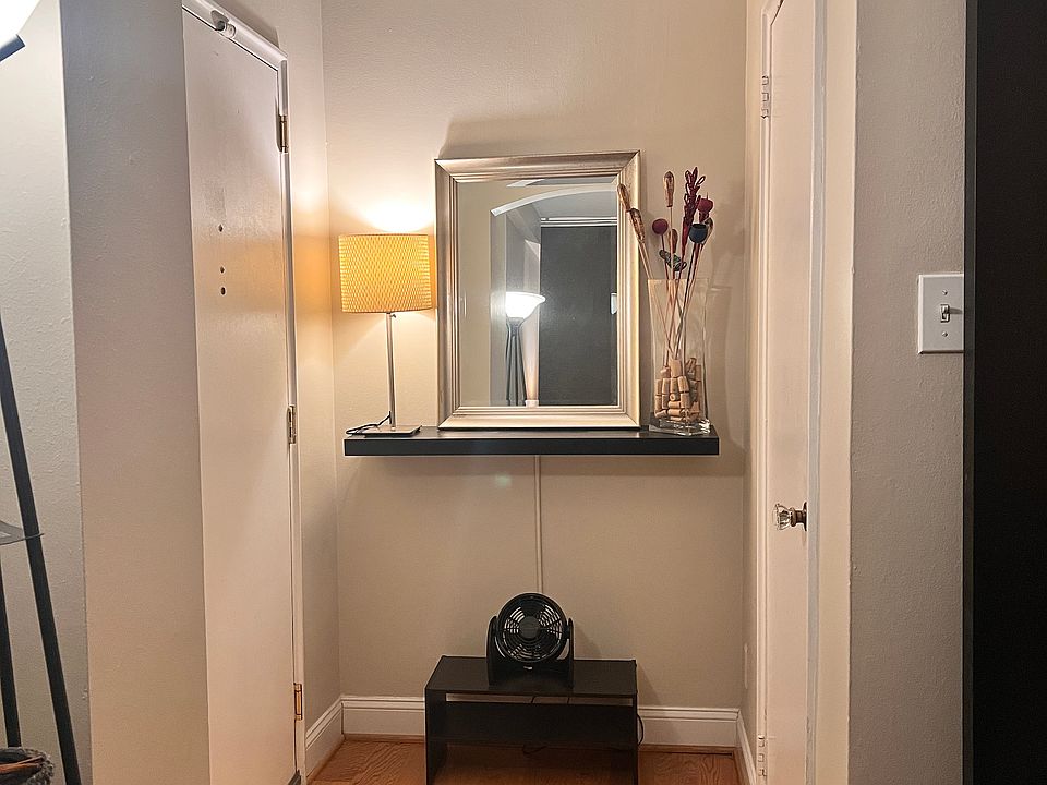 FOYER with Coat Closet
