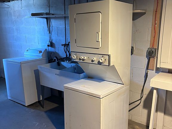 5th image of 1033 Beech Ave Floor 2