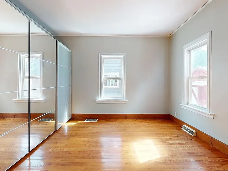 20-22B Holmes St #20 — Photo 7