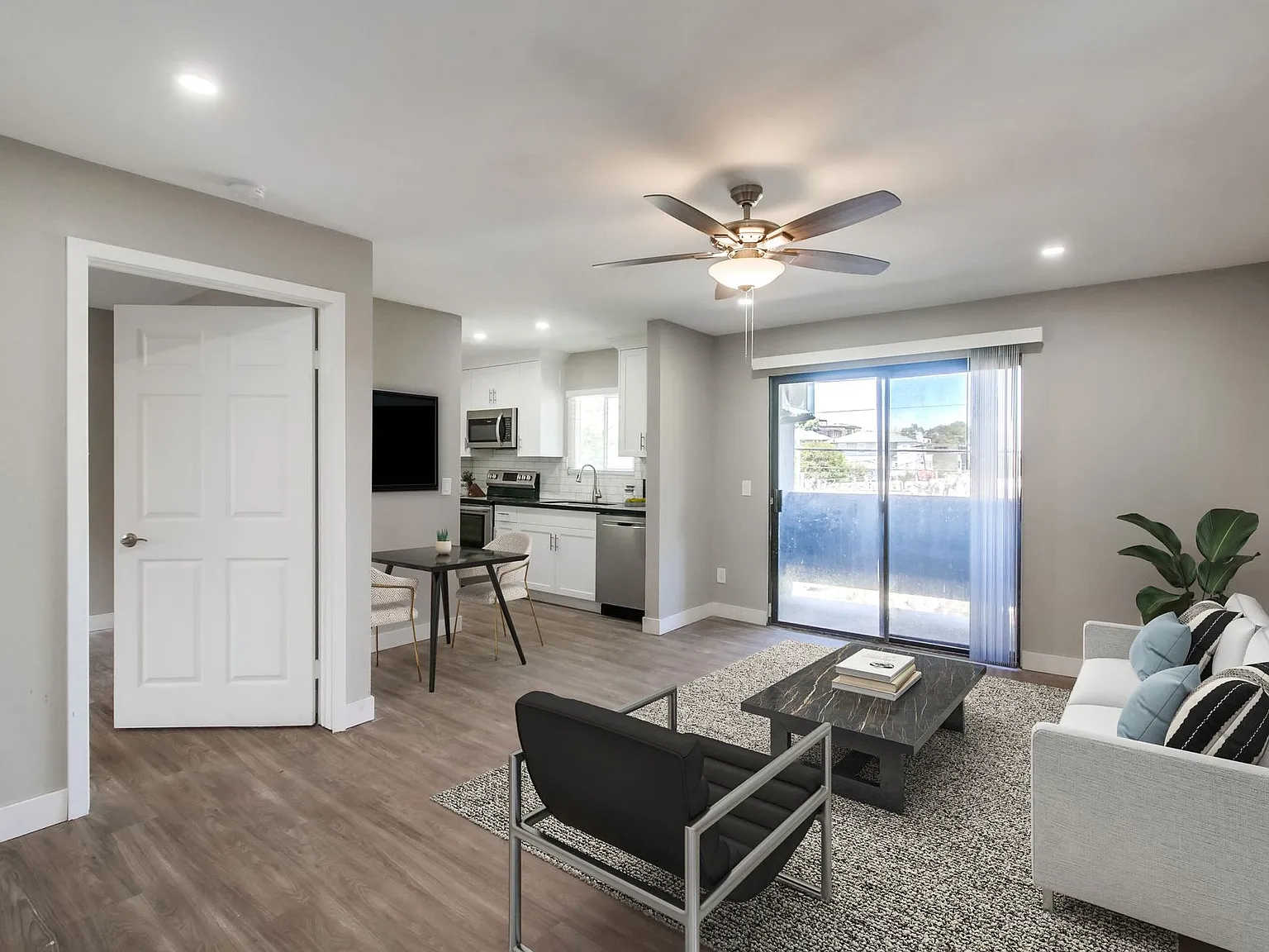 The Irving | 1 and 2 Bedroom Apartments in Historic Golden Hill Near Downtown San Diego — Photo 4