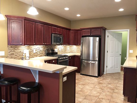 3rd image of 726D Grove Way