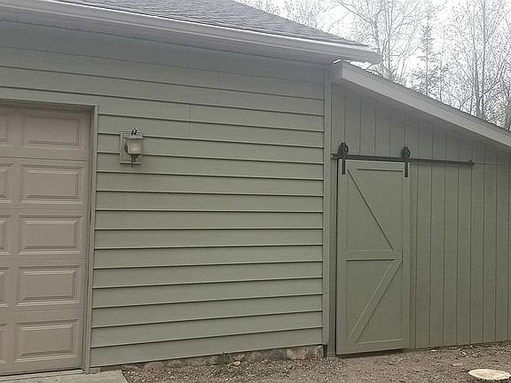 garage w/ attached woodshed