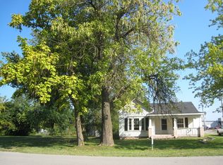 117 E Anderson St, Aurora, MO 65605