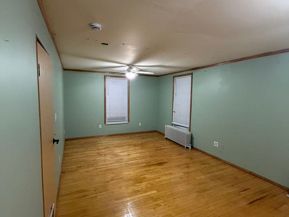 1st image of 121 Myrtle St Floor 1