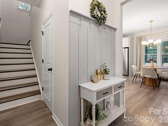 4th image of 3200 Cosby Pl