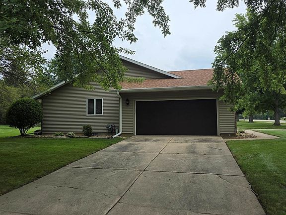 5th image of 802 N Greenfield Dr