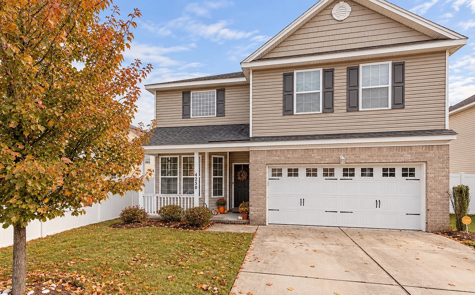 4 bed, 2.5 bath, 2160 sqft, $3,100 — Photo 1