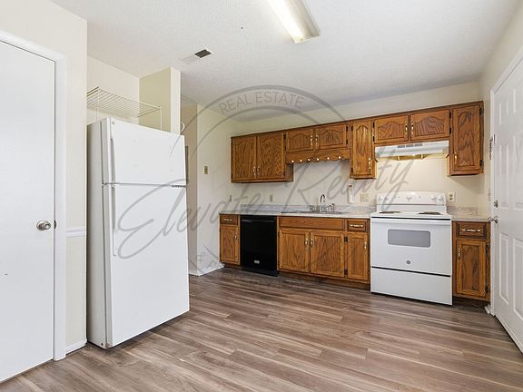 2nd image of 402 Peek Dr APT 2