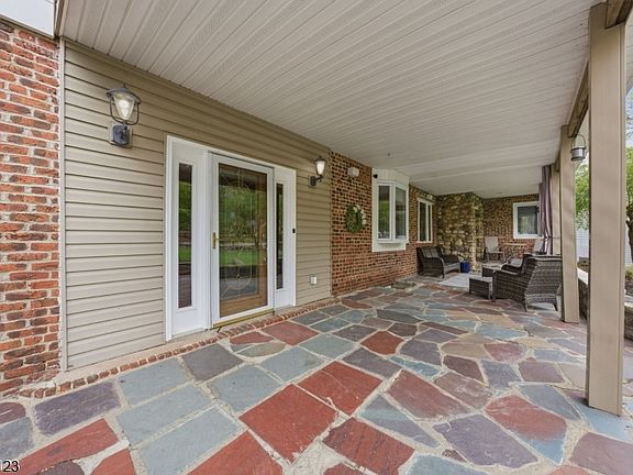 5th image of 7 Oswego Ave