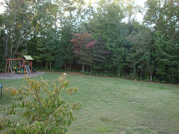 Large Backyard!!
