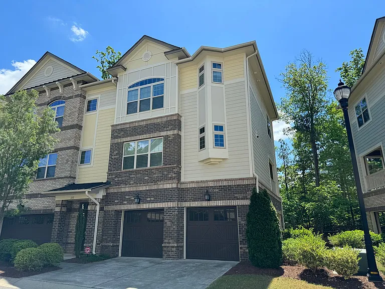323 View Dr — Photo 2