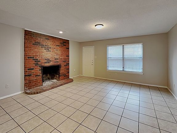 2nd image of 934 Southmoor Ave