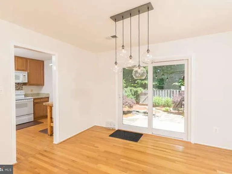 8302 Moline Pl — Photo 7