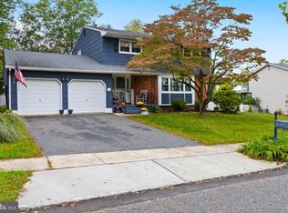 16 Twain Dr, Allentown, NJ 08501