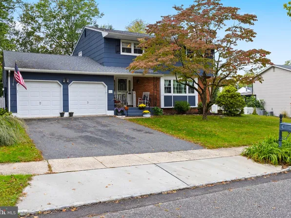 16 Twain Dr, Allentown, NJ 08501