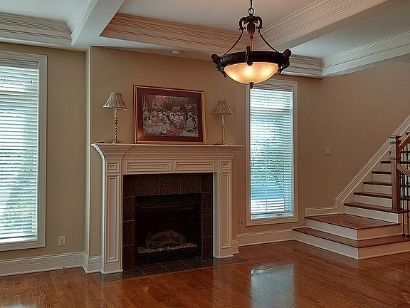 Living Room, 19'6" × 14'6"