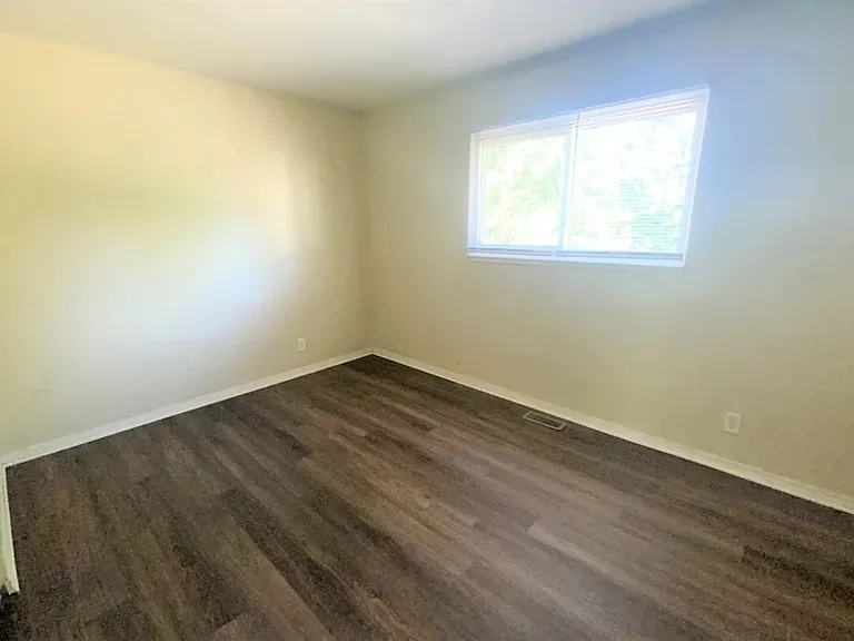 160 Bedford Rd — Photo 7