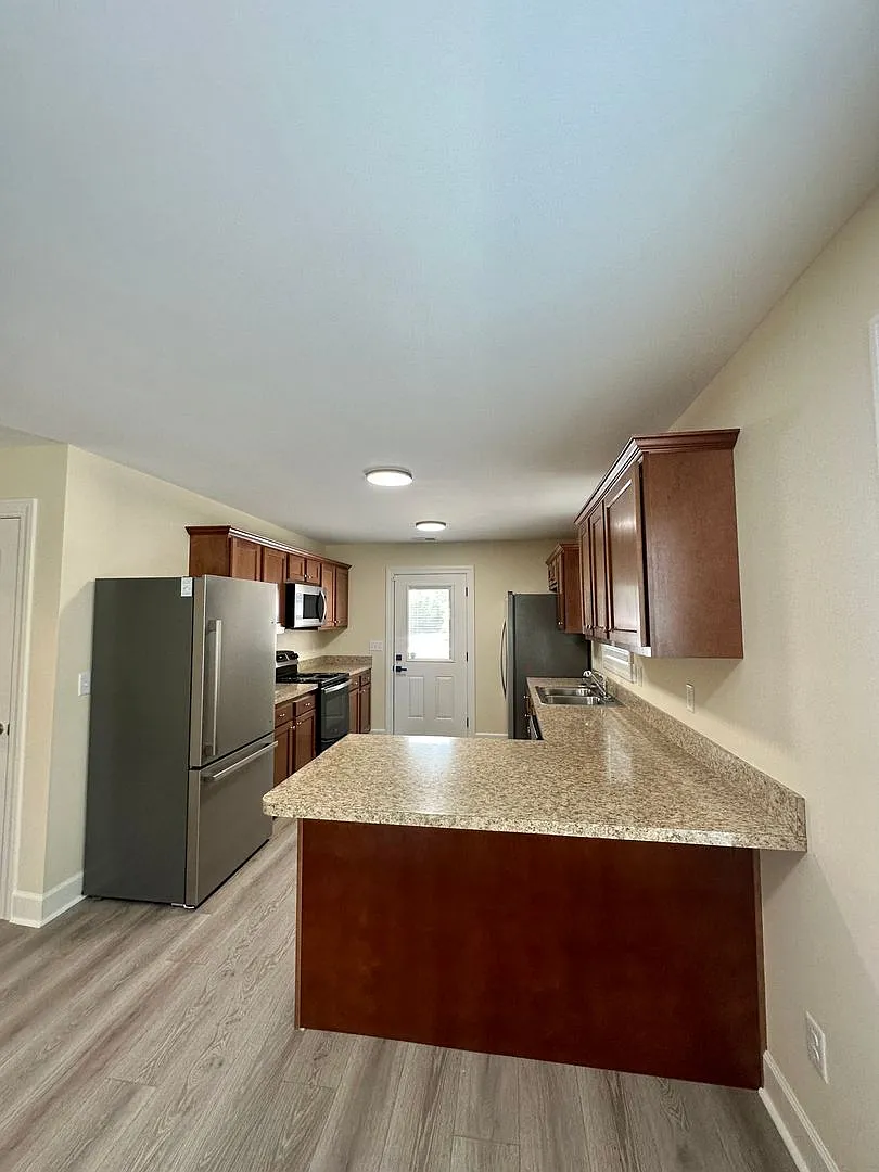 Spacious Newly Built Home — Photo 4