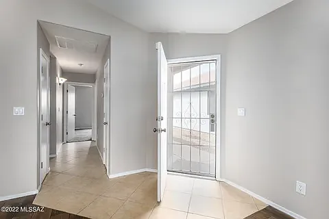 3 bed, 1165 sqft, $2,000 — Photo 2