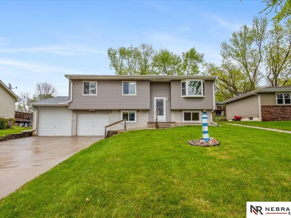 2225 N 143rd Cir, Omaha, NE 68164