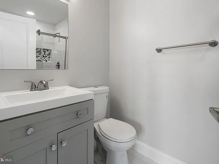 202 Adams St NE — Photo 16