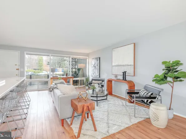 7511 Spring Lake Dr APT C-1, Bethesda, MD 20817