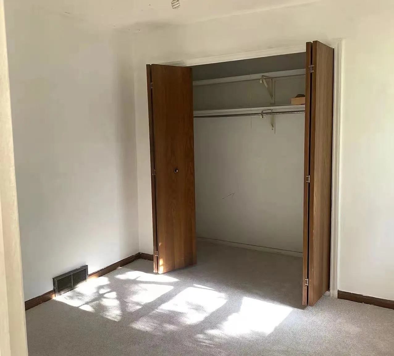 2 bed, 917 sqft, $1,550 — Photo 1