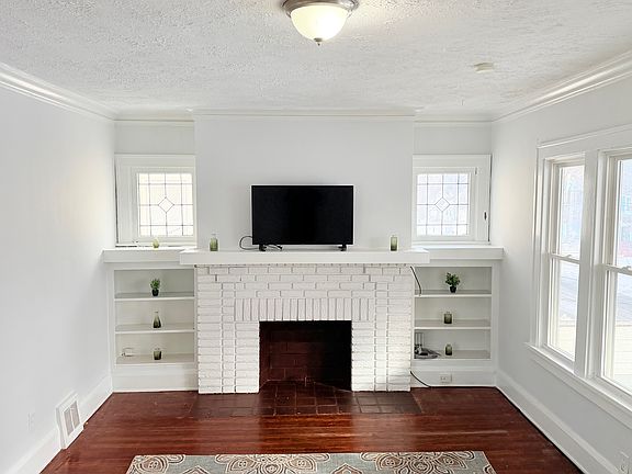 4th image of 15711 Grovewood Ave #2