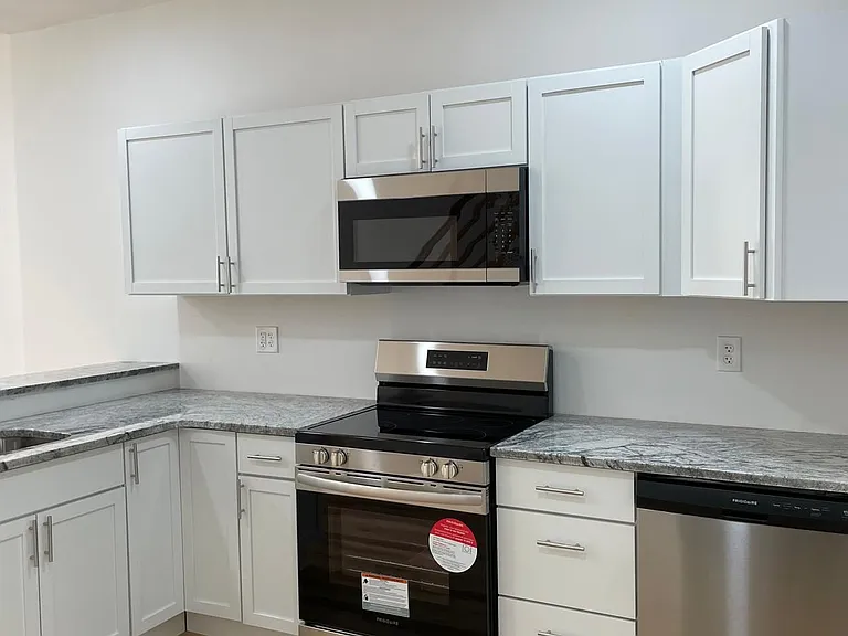 1731 N Dover St — Photo 12