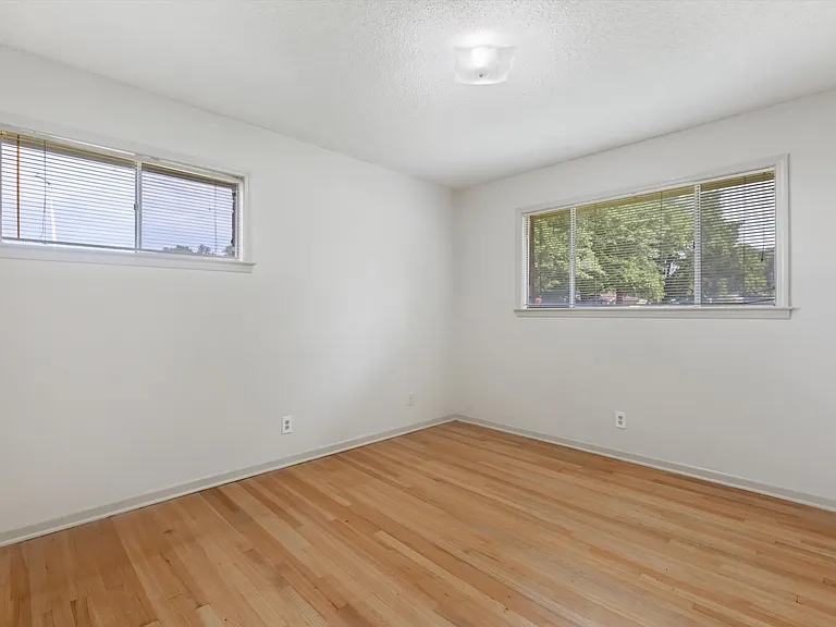 4918 Fairbrook Ave — Photo 11