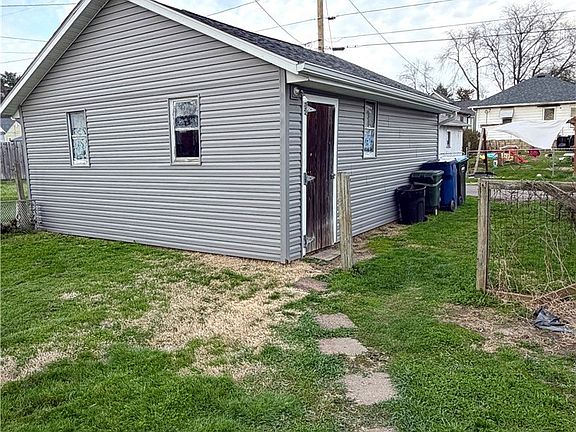3rd image of 776 Larzelere Ave