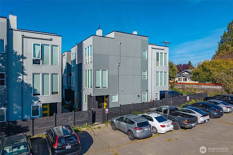 3rd image of 9462 20th Avenue SW