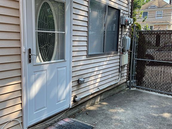 2nd image of 85 Robinson Ave Floor 2