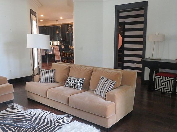 5th image of 2508 Oak Alley Blvd