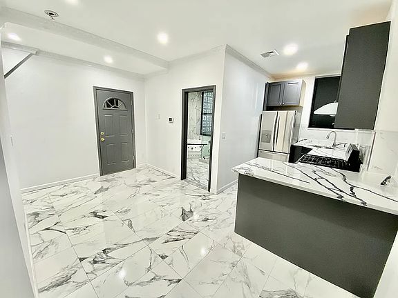 2nd image of 181 24th St #2
