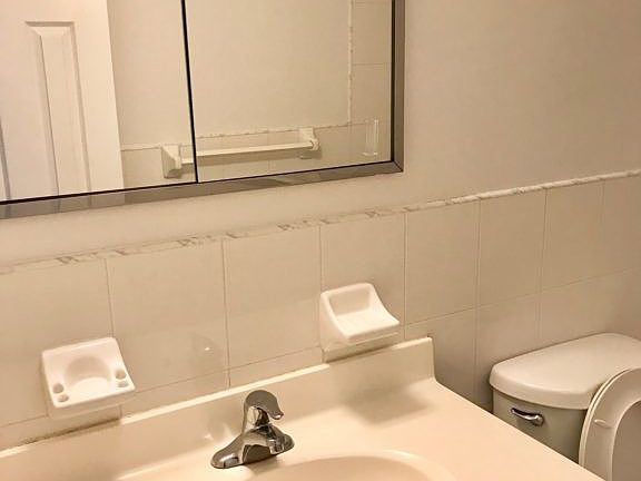 5th image of 3016 33rd St APT 2R