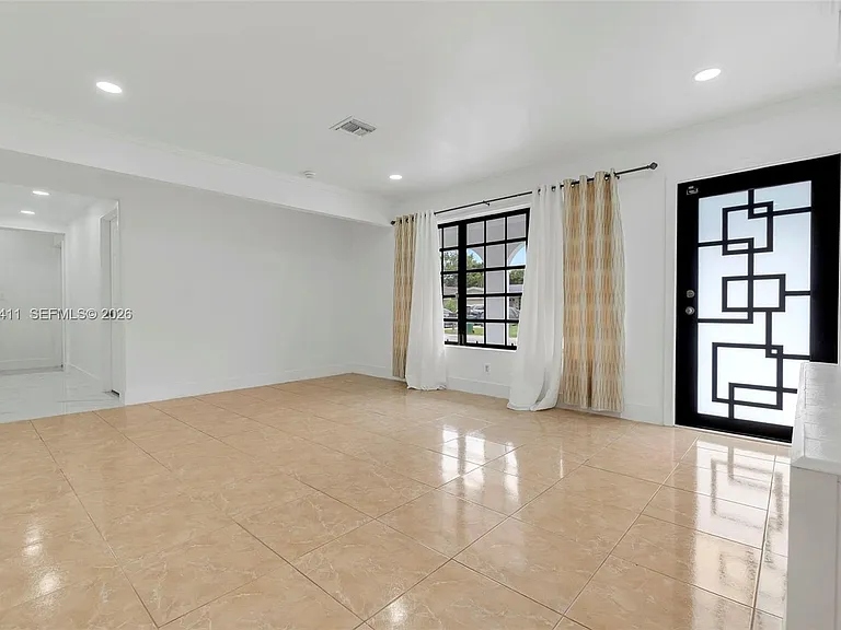 6101 SW 24th St — Photo 3