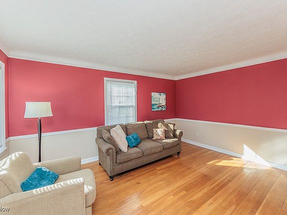 2nd image of 574 Huntmere Dr
