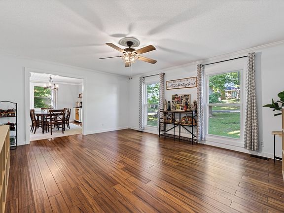5th image of 460 Rivermont Dr