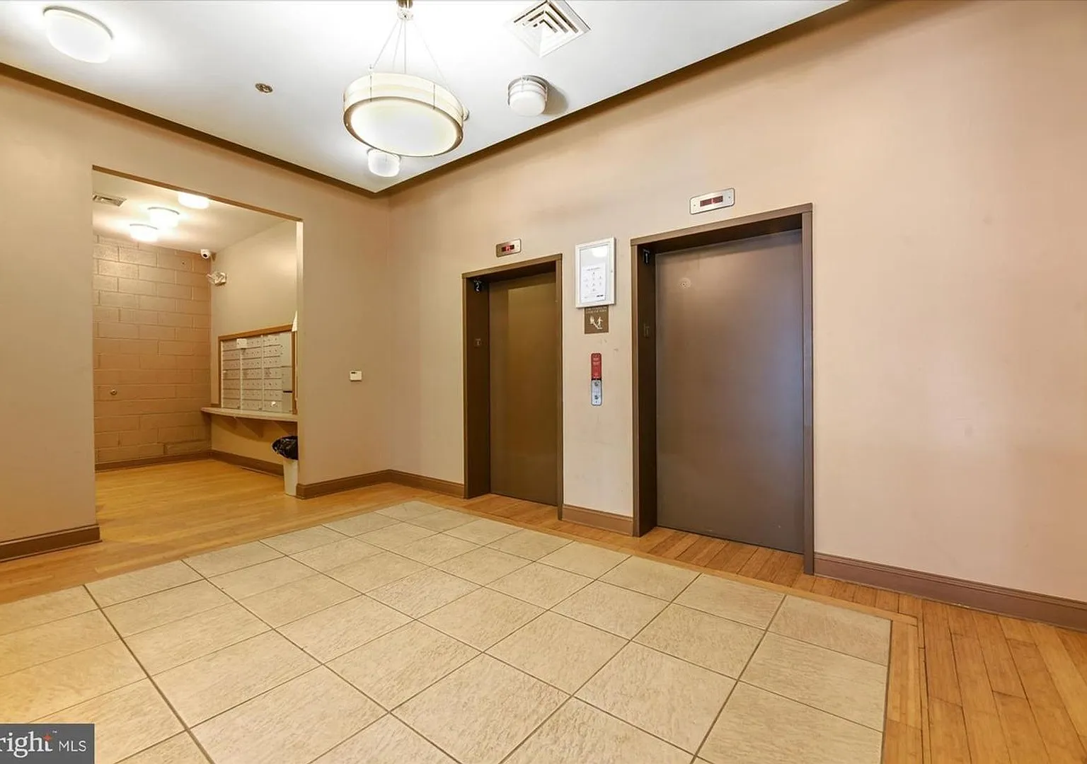 2027/2028 Off Campus Deluxe 2bd/2ba Charles Village condo w/ CAC & W/D in unit! Available 6/9/27 — Photo 3
