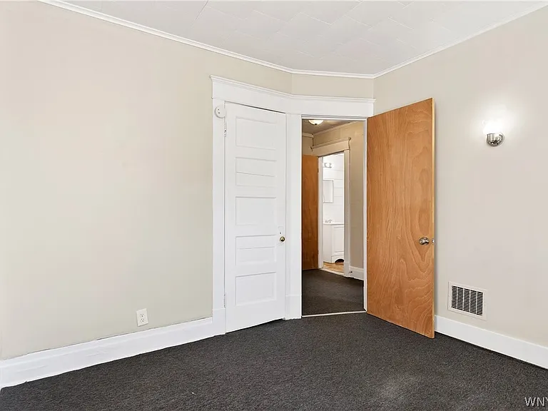 76 Vernon Pl #LOWER — Photo 13